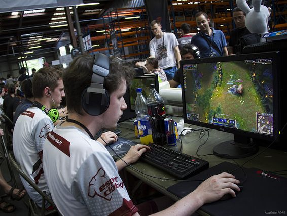 professionalgamers-e1471035111130